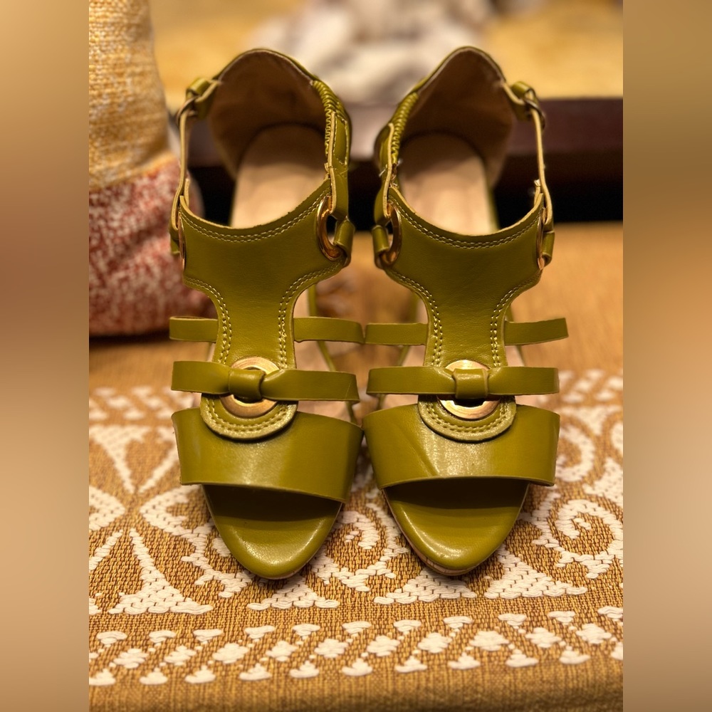 ⚠️🎁3 for $35🎁⚠️ Green and cork Sandel size 39 NWOT